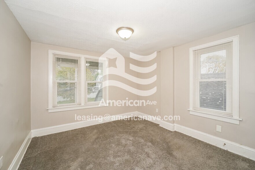 Building Photo - 1300 Brandon Ave