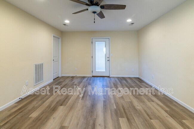 Building Photo - 932 Warrior Hill Dr