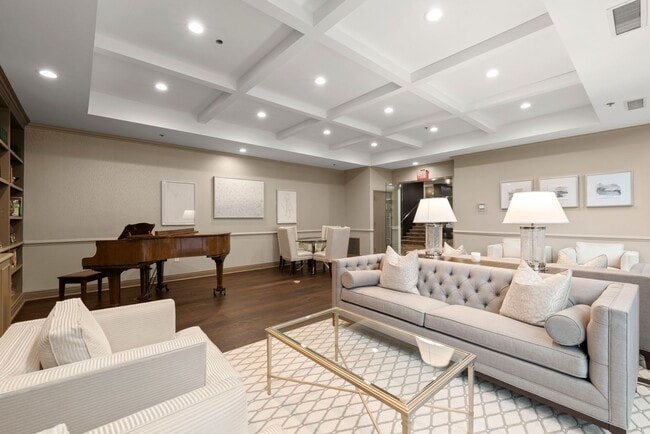 Building Photo - 2bd/2bth in sought after Grandview Condominiums in the heart of Buckhead!