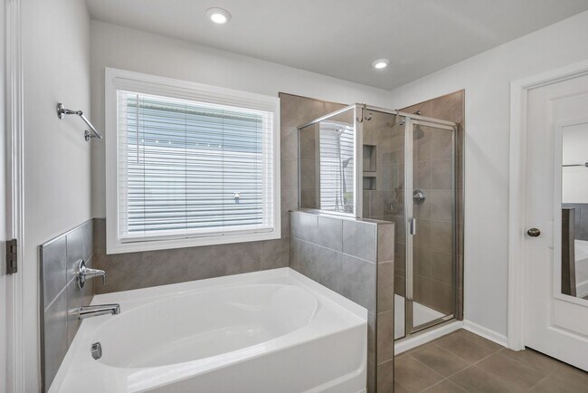 Building Photo - Sophisticated Like-New 4-Bedroom Home with Designer Finishes & Fenced Backyard!