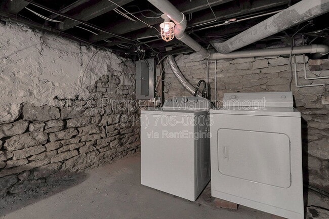 Building Photo - 317 E Kossuth St