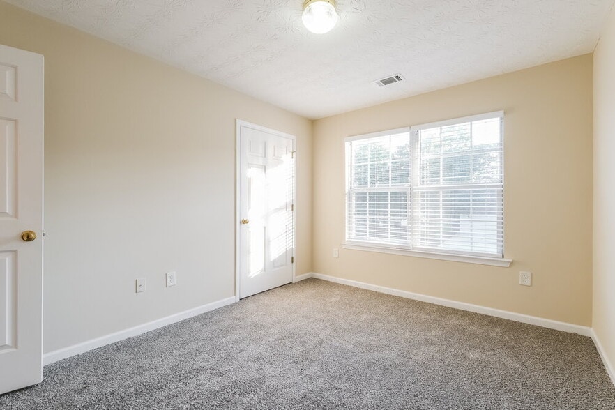 Building Photo - 4065 Crescent Walk Ln NE