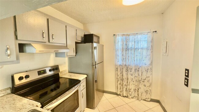 Building Photo - 9340 Lagoon Pl