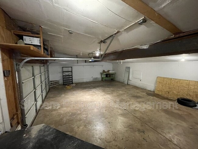 Building Photo - 2023 NW 40th St