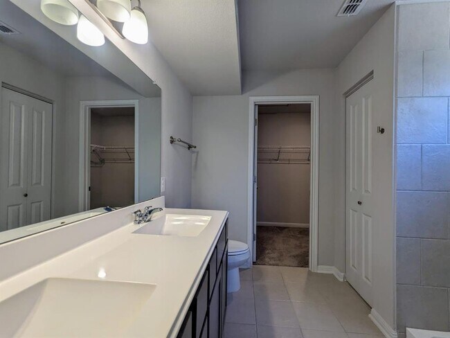 Building Photo - 196 Martha Ln