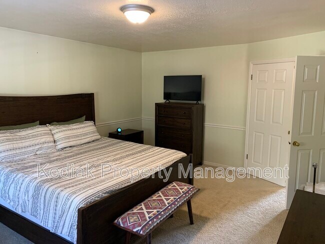 Building Photo - 1737 E 2800 N