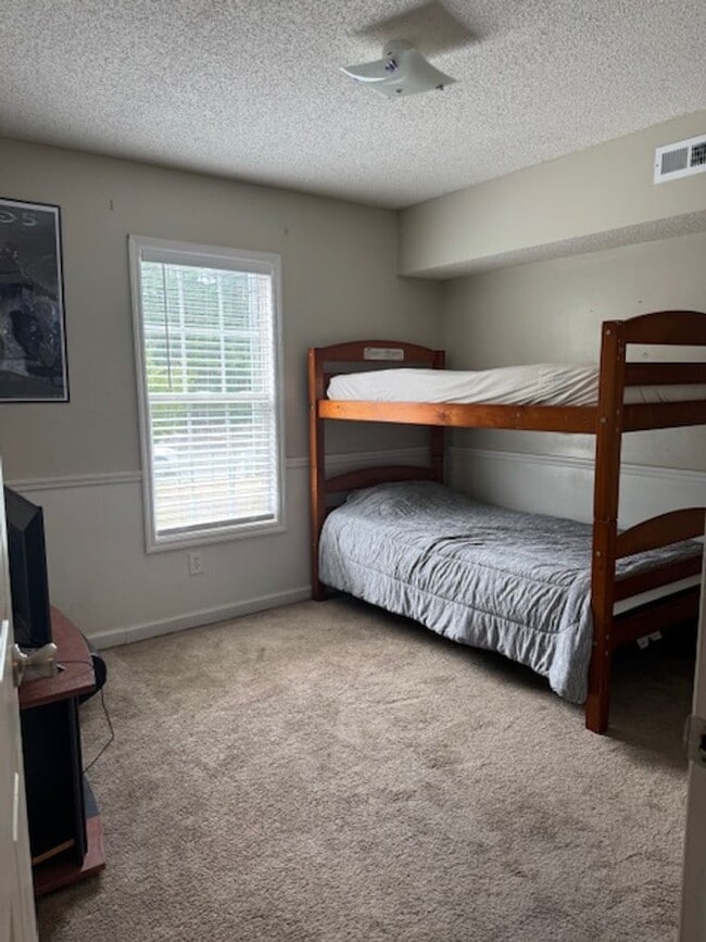 Building Photo - Welcome to Hemlock Drive!