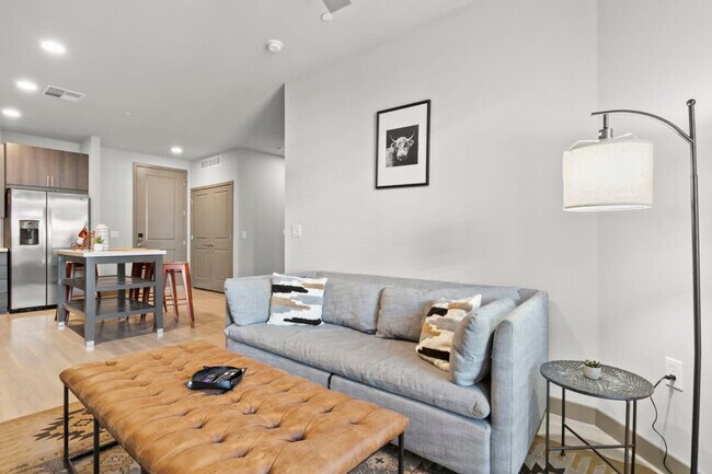 Building Photo - 390 N 2nd Ave