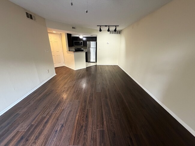 Building Photo - 1916 Lake Atriums Cir