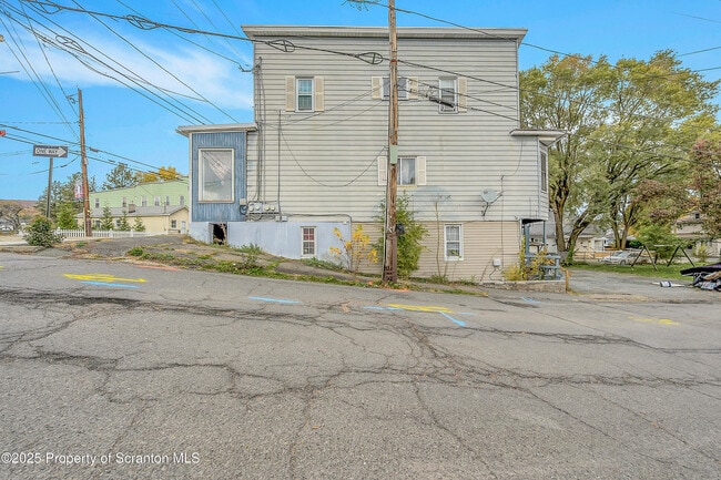 Building Photo - 1200 Main St