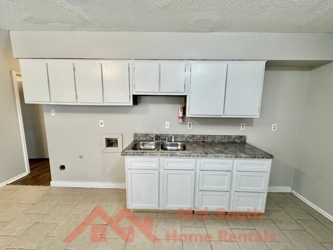 Building Photo - 4579 Buffer Dr