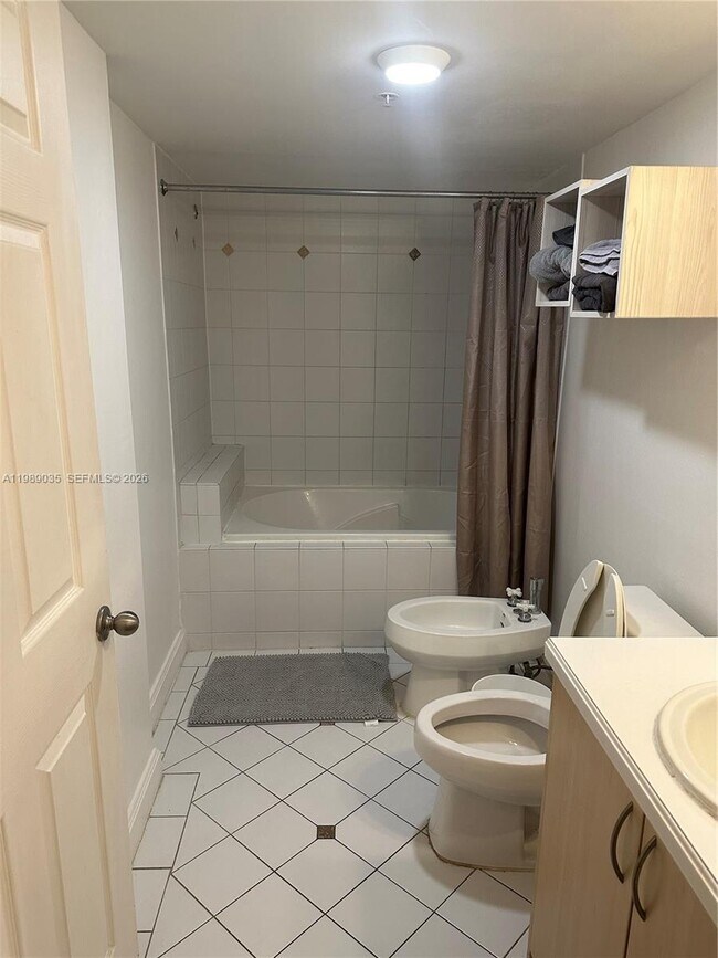 Building Photo - 2951 S Bayshore Dr