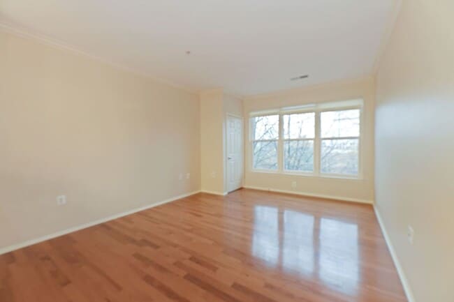 Building Photo - 1 Bed 1 Bath - North Bethesda Condo - 1 Reserved Parking Space