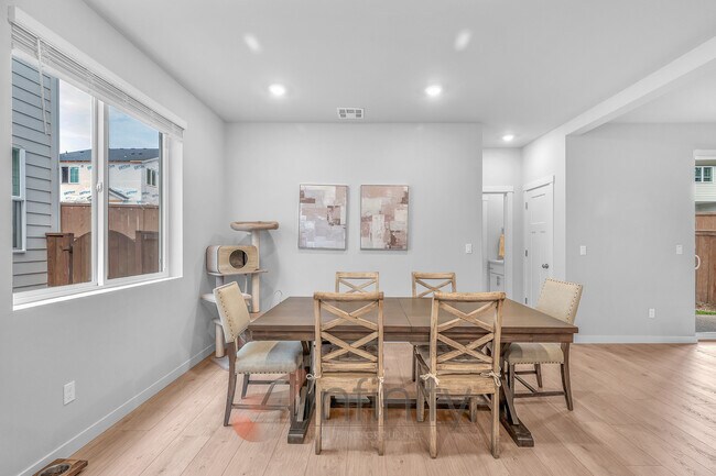 Building Photo - 8943 SW Vermillion Dr