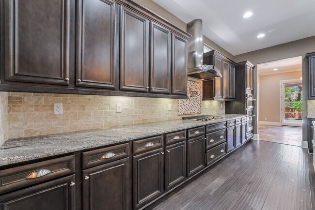 Building Photo - Elegant model home at Club Madeira!