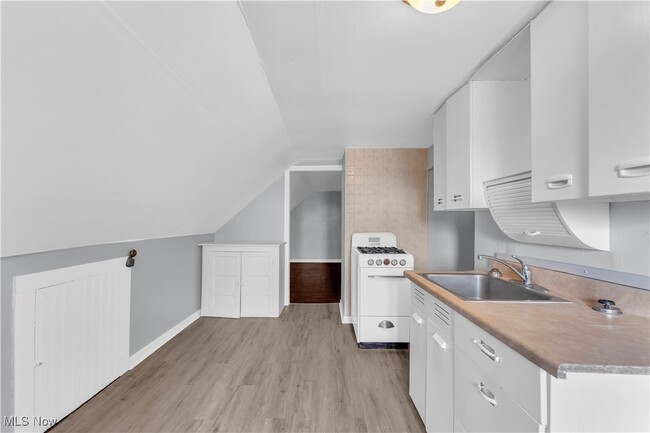 Building Photo - 14614 Glendale Ave