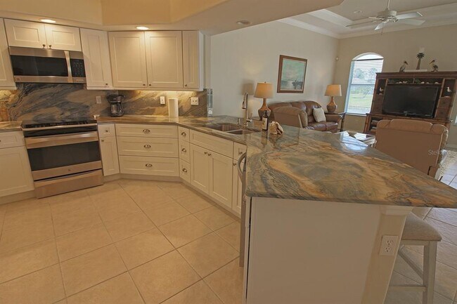 Building Photo - 811 Rotonda Cir