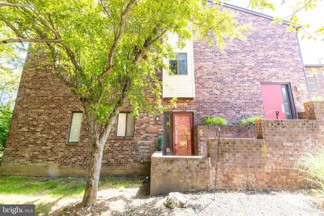 Building Photo - 504 Mountainview Dr