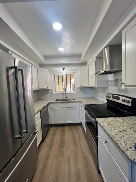 Building Photo - 12206 Rancho Bernardo Rd