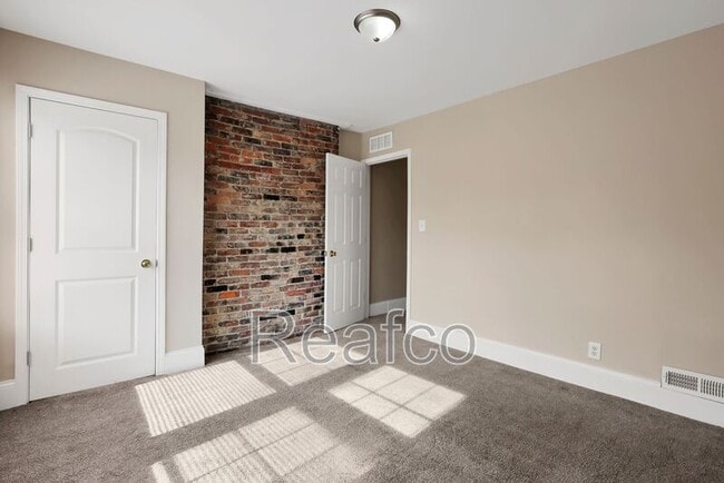 Building Photo - 448 N Champion Ave