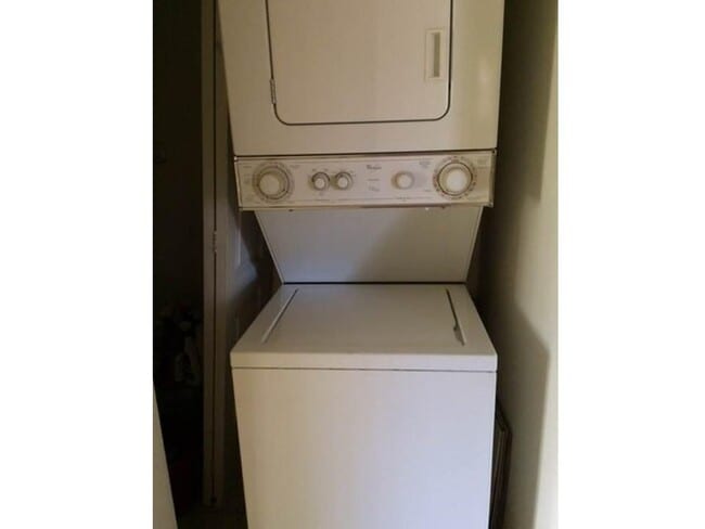 Building Photo - 4328 Woodstock Dr