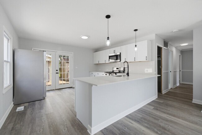 Building Photo - 407 Laurel Ave