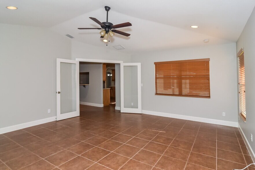 Building Photo - 610 Williams Ave