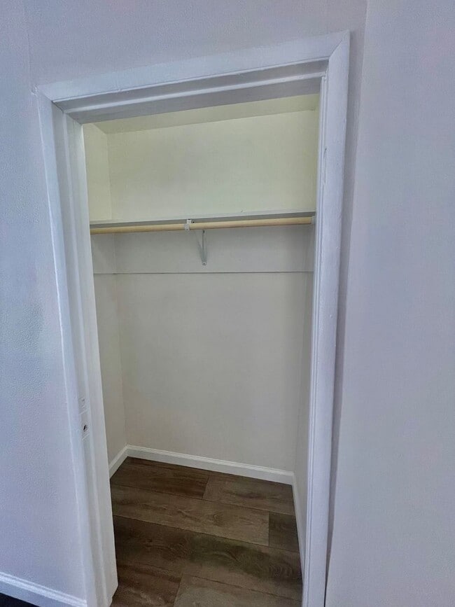 Building Photo - Freshly Renovated Studio with Yard & Mount...