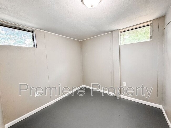 Building Photo - 11814 Fremont Ave