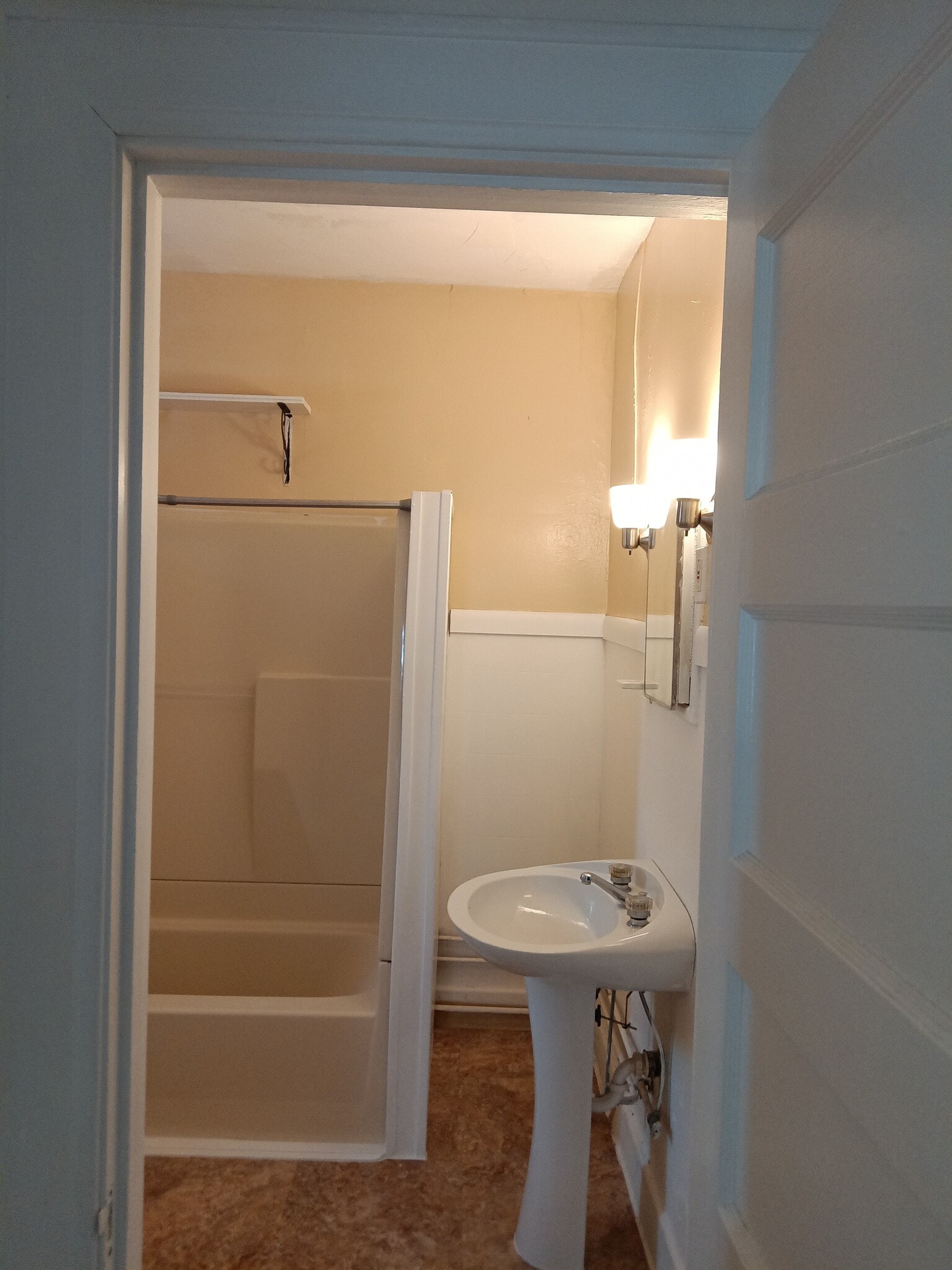 Building Photo - 1552 Lewis St