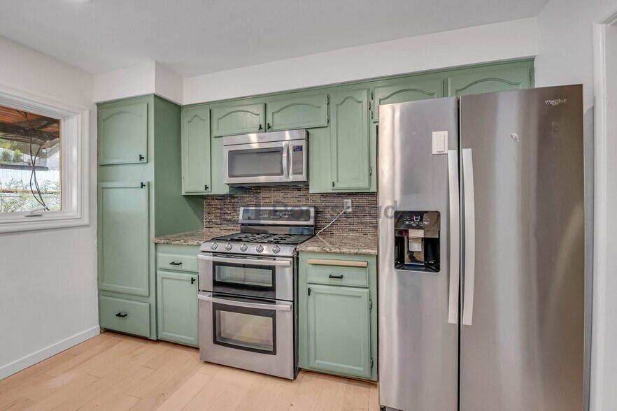 Building Photo - 5368 Calatrana Dr