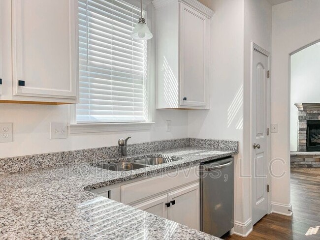 Building Photo - 116 Forest Ridge Way