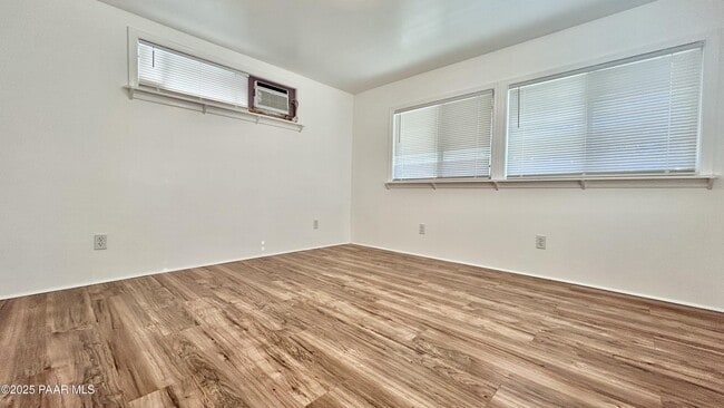 Building Photo - 202 Cactus Dr