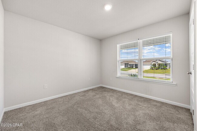 Building Photo - 5816 Viking Wy