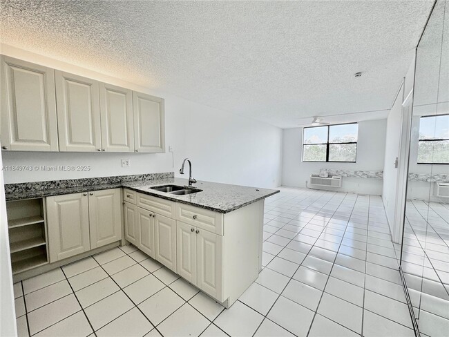 Building Photo - 2401 Riverside Dr
