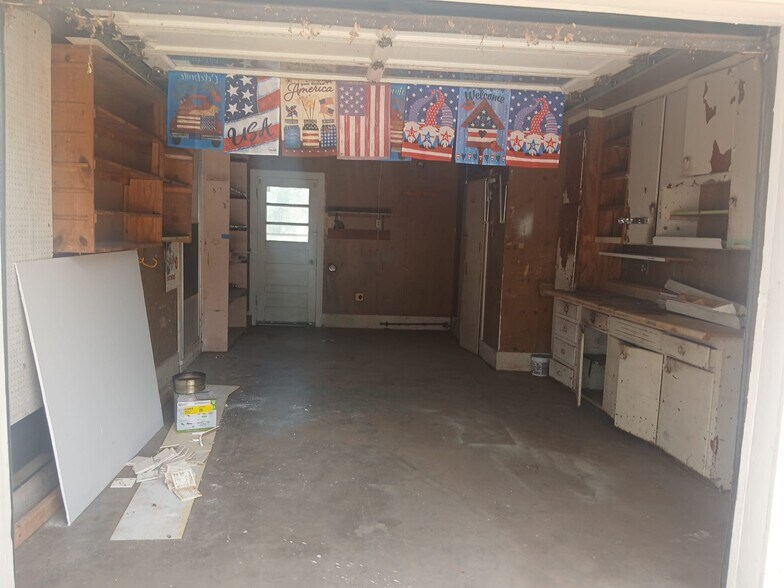 Building Photo - 2413 Poplar St