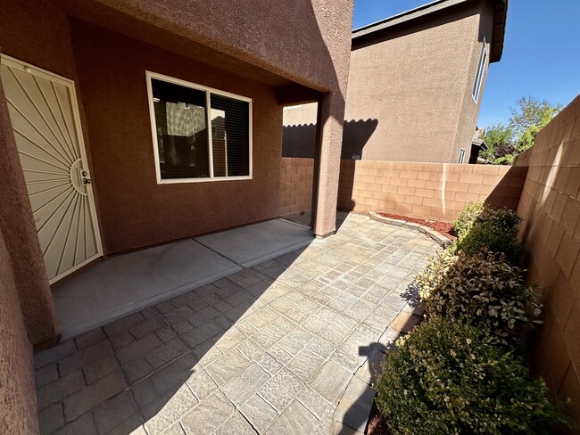 Building Photo - 9341 W Pearblossom Sky Ave