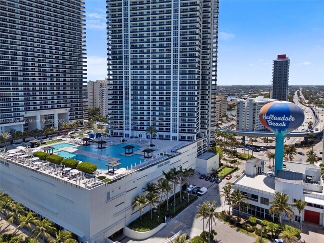 Building Photo - 1830 S Ocean Dr
