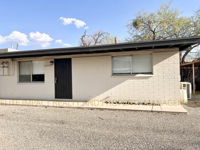 Building Photo - 3042 N Sparkman Blvd