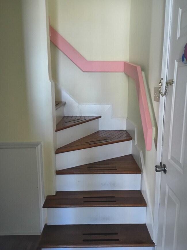 Building Photo - 111 S Oak Ct