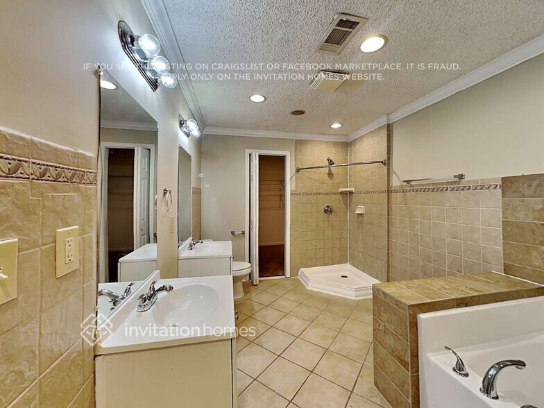 Building Photo - 6297 Queens Ct
