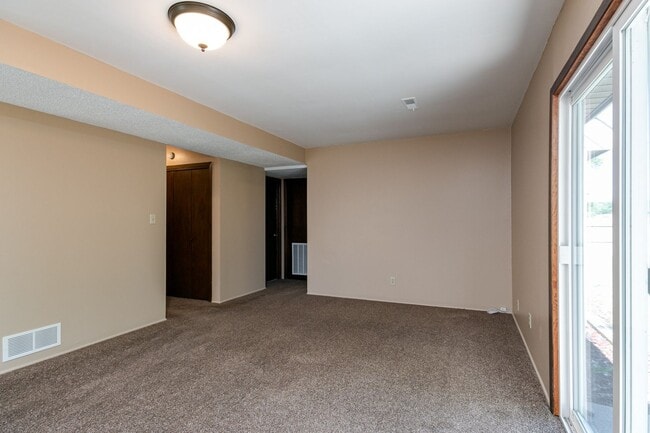 Building Photo - Blending Relaxation & Sophistication Creat...