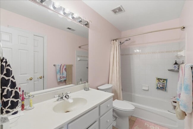 Building Photo - Welcome to this beautifully maintained 4-bedroom, 3.5-bath townhome in the heart of Lorton