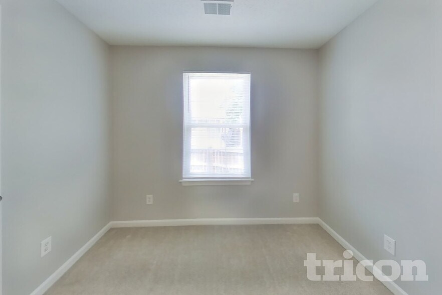 Building Photo - 120 Oakbrook Village Rd
