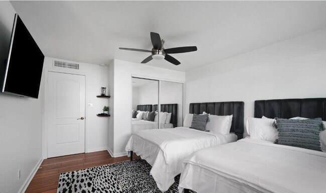 Building Photo - 8620 E San Miguel Ave