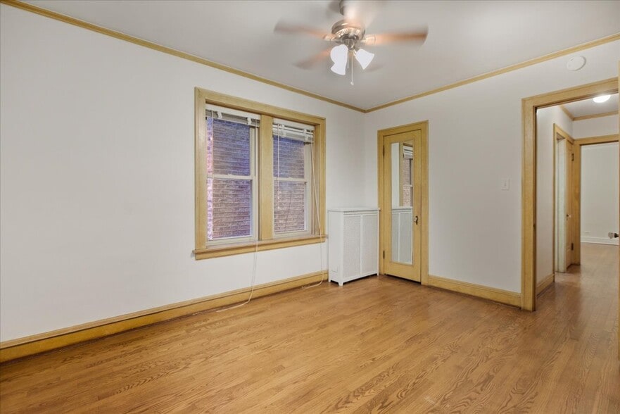 Building Photo - 5412 W Berteau Ave