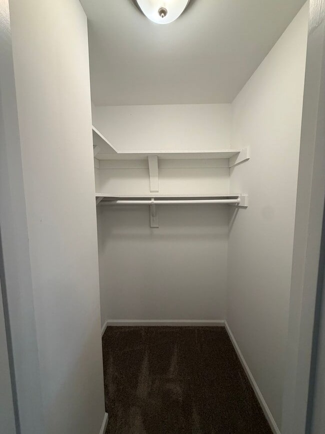 Building Photo - LANDSTOWN LAKES