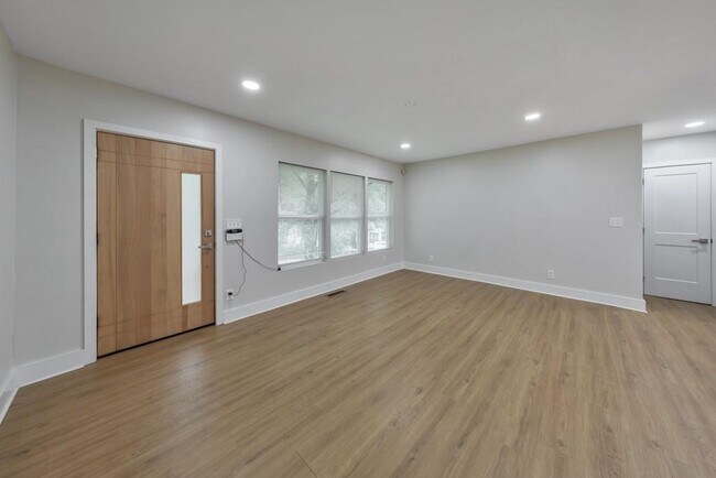 Building Photo - 1346 Wichita Dr SW