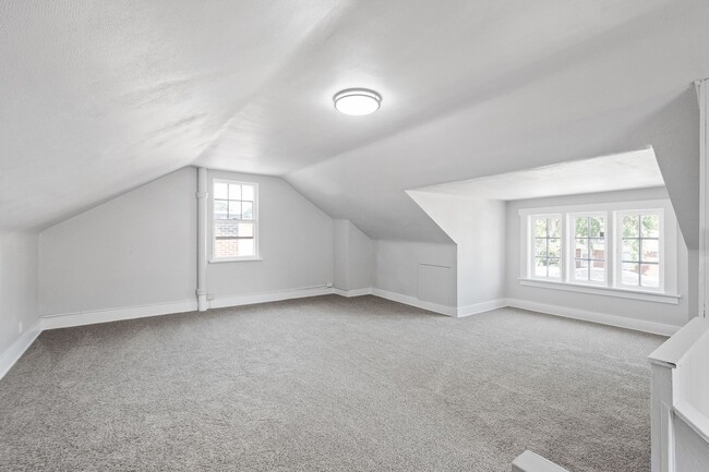 Building Photo - STUNNING 4 BEDROOM IN SHERADEN! SPACIOUS R...