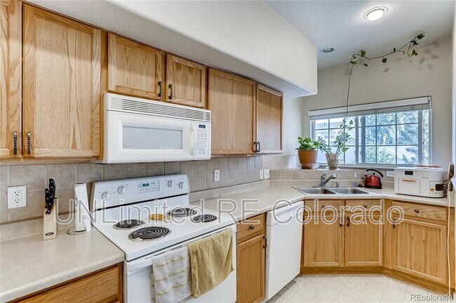 Building Photo - 9448 E Florida Ave